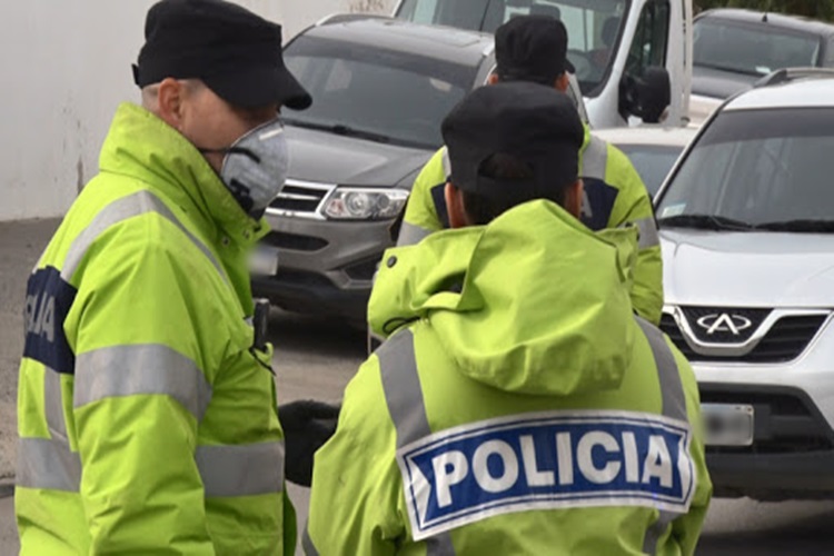 Denuncian a Policias por pedir donaciones en comercios para las Fiestas Denuncian a Policias por pedir donaciones en comercios para las Fiestas