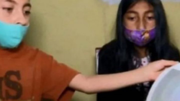 Hicieron quedar de curso a dos changuitos pobres por no tener computadora