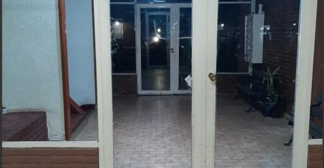 Una adolescente discutió con su papá y se tiró desde un segundo piso por la ventana