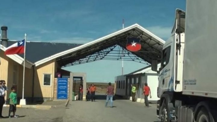 Tránsito de fueguinos afectado por toque de queda en Chile