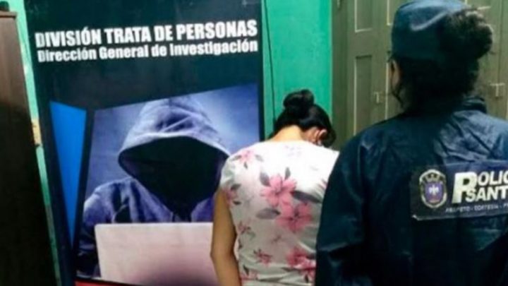 Una mujer obligaba a sus tres hijas de 16, 14 y 11 años a prostituirse por mil pesos