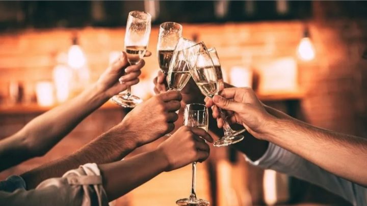 Celebraron el Día del Médico en un bar y se contagiaron coronavirus