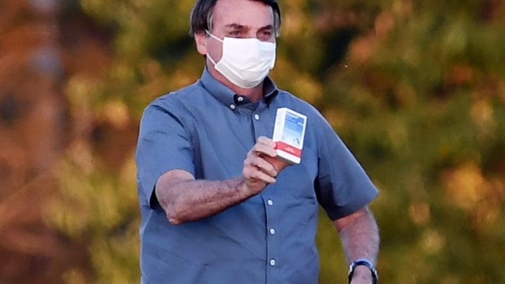 Bolsonaro dice que no habrá vacuna para todos y desconfía de la de Pfizer