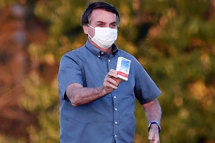 Bolsonaro dice que no habrá vacuna para todos y desconfía de la de Pfizer Bolsonaro dice que no habrá vacuna para todos y desconfía de la de Pfizer