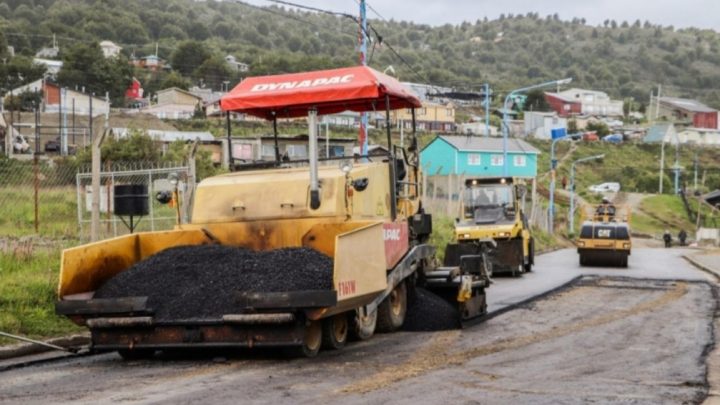 En Ushuaia avanza la repavimentación del Barrio Perón