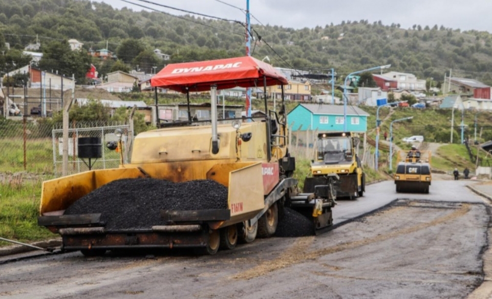En Ushuaia avanza la repavimentación del Barrio Perón En Ushuaia avanza la repavimentación del Barrio Perón