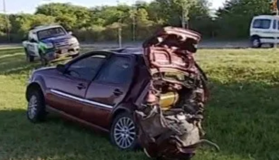 Murió atropellado por un camión cuando cambiaba la rueda de su auto Murió atropellado por un camión cuando cambiaba la rueda de su auto