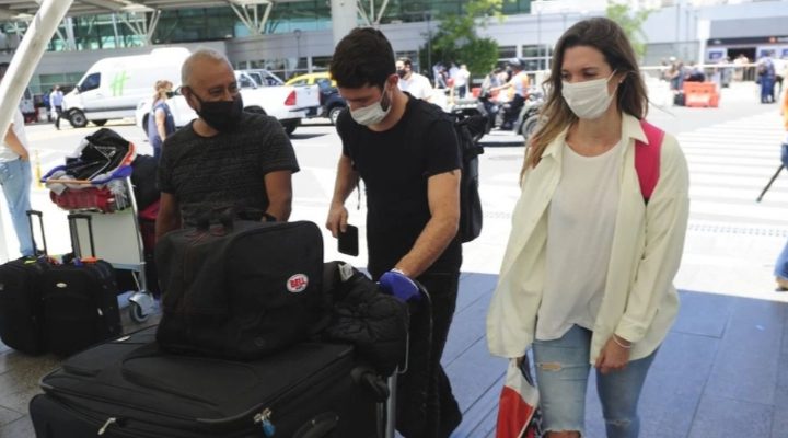 Segunda ola de COVID: Argentina analiza cerrar las fronteras