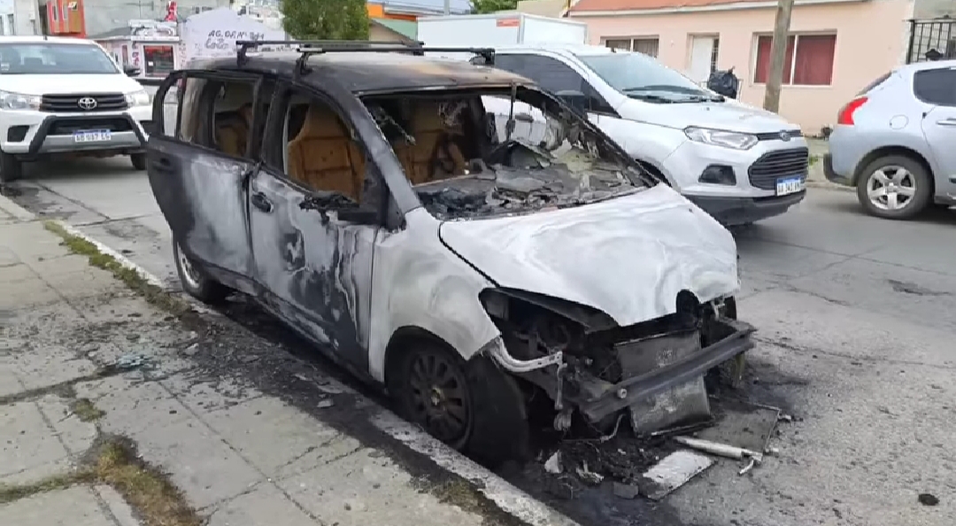 Incendio en un vehículo: Sospechan que fue intencional