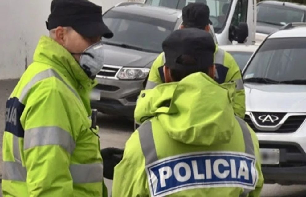 Cuatro detenidos luego de intentar huir borrachos en una camioneta