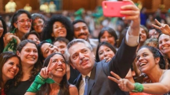«Hoy somos una sociedad mejor», el mensaje del Presidente tras la aprobación del aborto