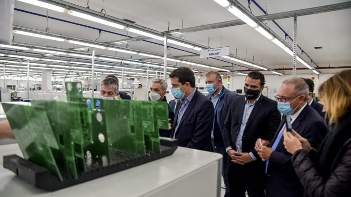 VUOTO Y WADO DE PEDRO RECORRIERON LA FÁBRICA RADIO VICTORIA