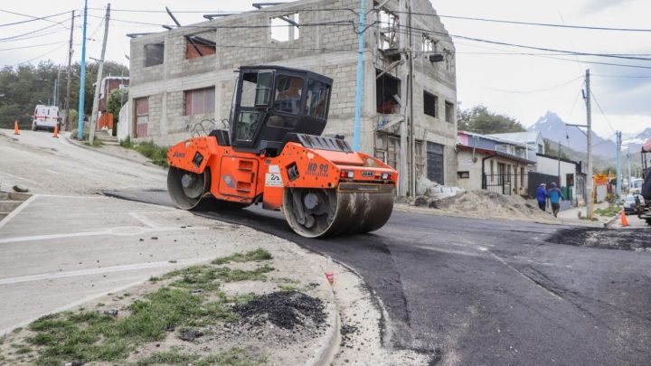 “EN LOS PRIMEROS DÍAS DE 2021 COMENZAMOS CON LAS OBRAS DE PAVIMENTACIÓN EN EL ECOLOGICO Y EL PIPO”, DIJO EL SUBSECRETARIO DE OBRAS PÚBLICAS
