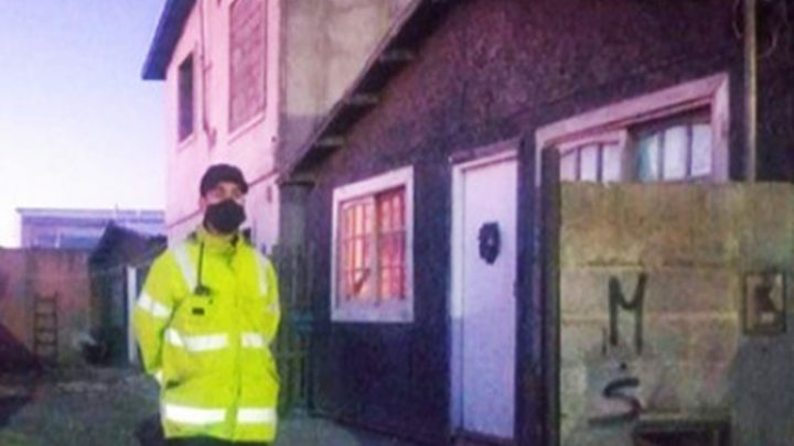 Allanamientos por robo, tres hombres y una mujer involucrados