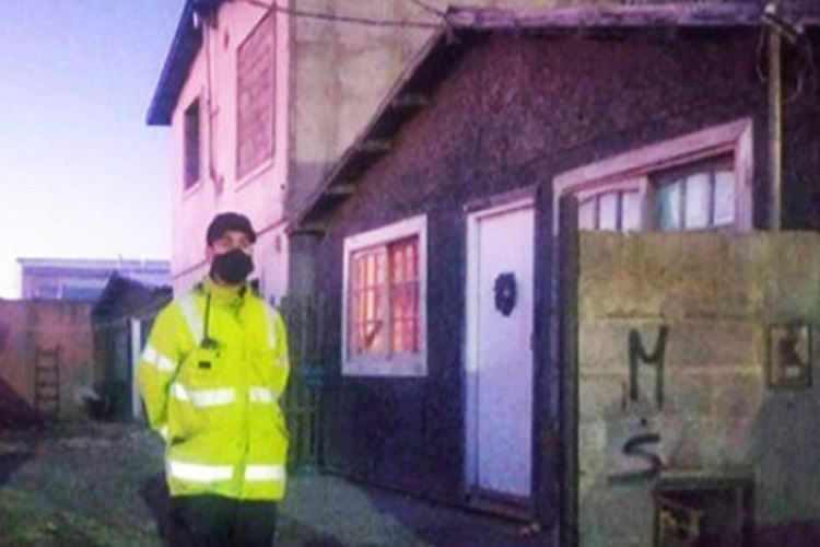 Allanamientos por robo, tres hombres y una mujer involucrados