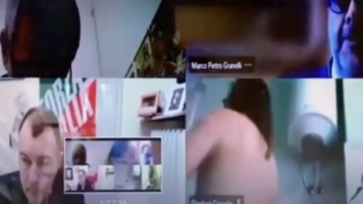 Un concejal olvidó apagar su cámara en una videoconferencia y apareció desnudo bajo la ducha