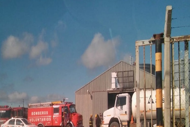 Explosión en camión de Gas Austral, dos heridos