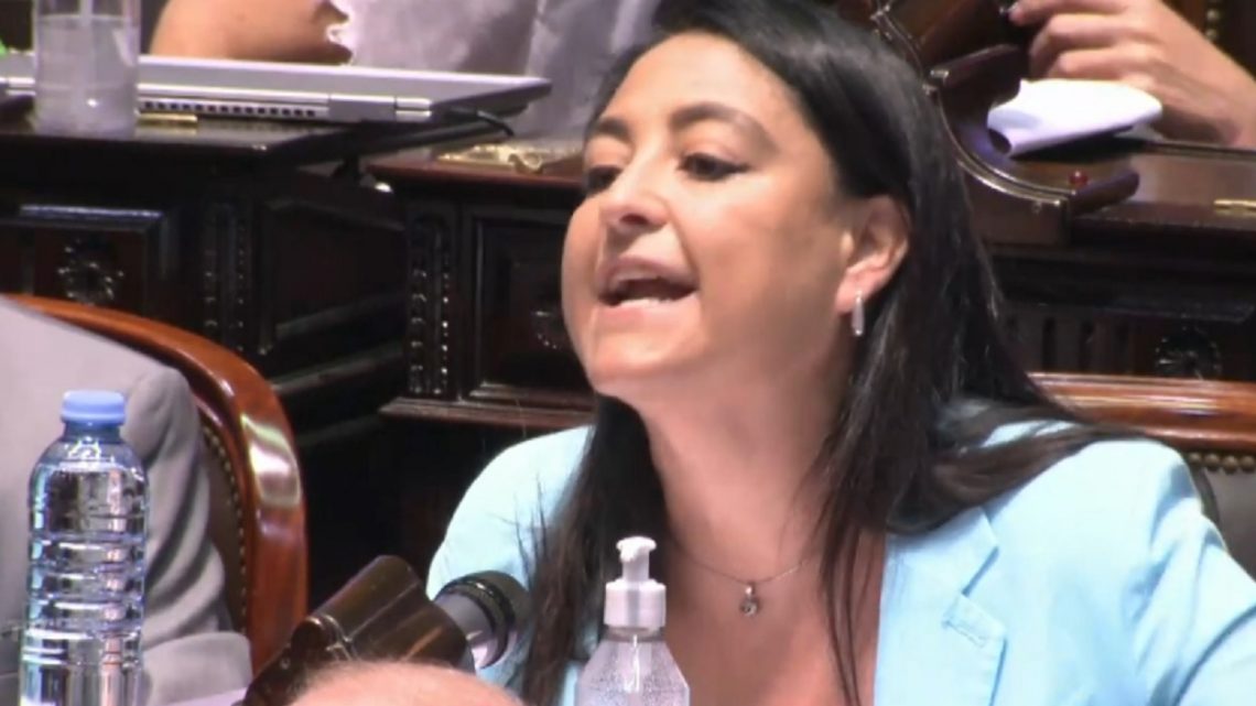 Una diputada estalló contra la vacuna: “Empezaron a vacunar y no sabemos qué mierda tiene”