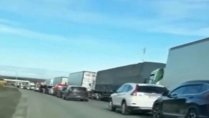 Largas filas en San Sebastian para salir por tierra de TDF