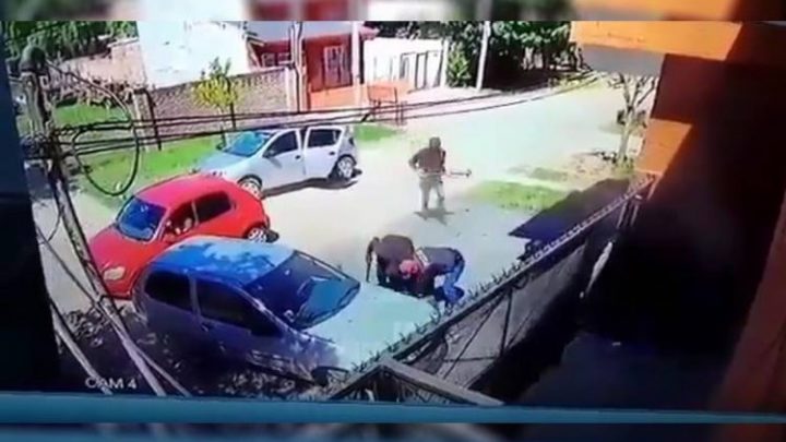 Disfrazados de policías, 11 delincuentes asaltaron una casa: “Dame la plata o me llevo a la nena”