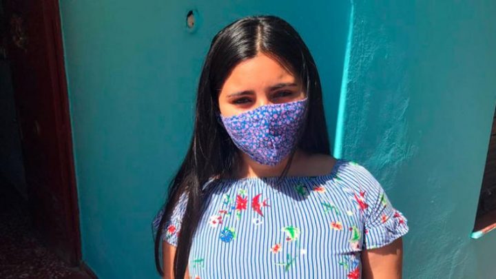 Sin computadora ni internet, fue abanderada y se sacó un 10 en el ingreso a la facultad