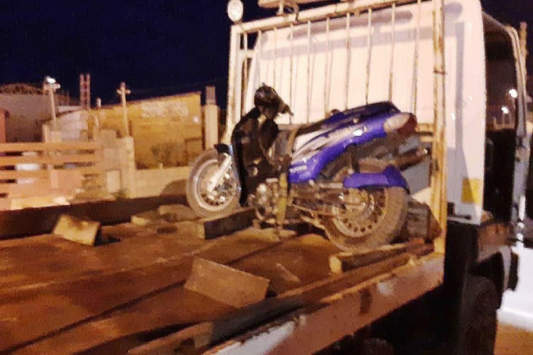 Policia demoro a dos sujetos y Transito secuestro la motocicleta Policia demoro a dos sujetos y Transito secuestro la motocicleta