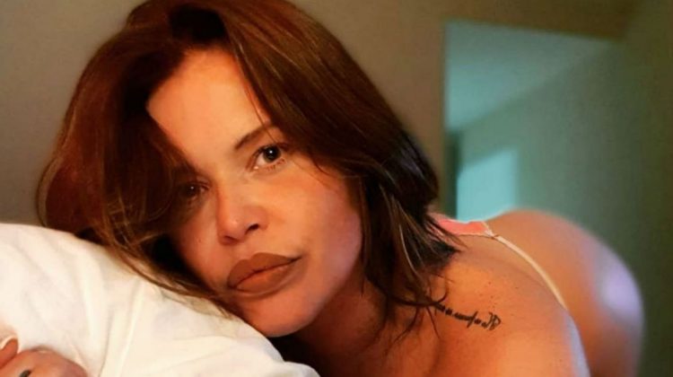 Nazarena Vélez mostró su cola en el espejo: “Cuando querés chequear si está a punto de explotar”