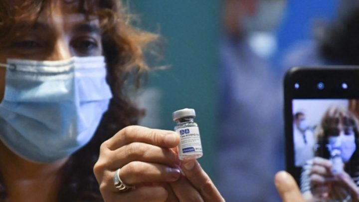 Gobierno aclaró que los efectos secundarios de la Sputnik son «normales»