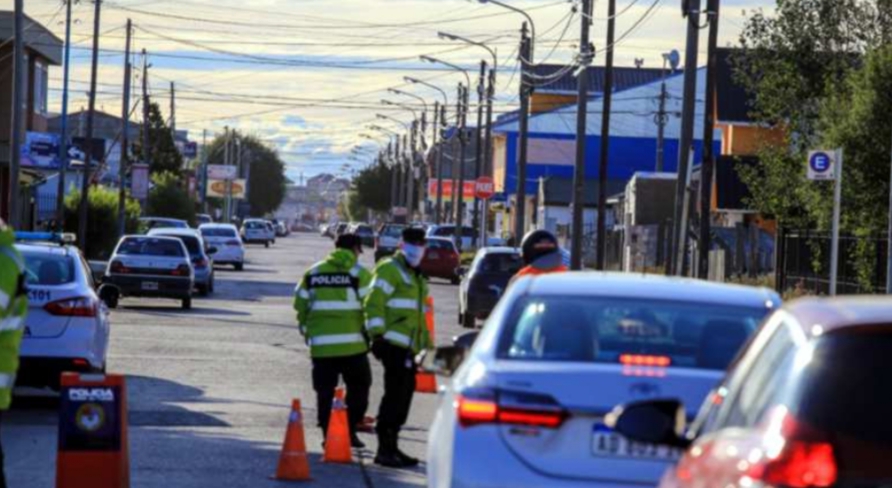 Coronavirus: qué es el toque de queda sanitario, la medida que implementaría el Gobierno