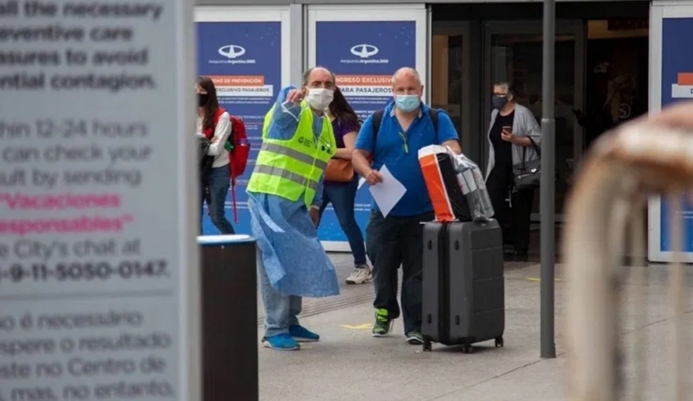 Evalúan cerrar el Aeropuerto de Ezeiza para vuelos internacionales: sería desde el 15 de enero