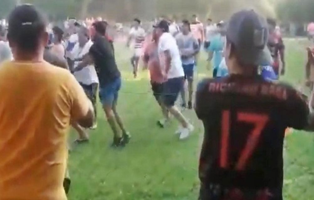 Un fulbito terminó a las piñas y con dos detenidos Un fulbito terminó a las piñas y con dos detenidos