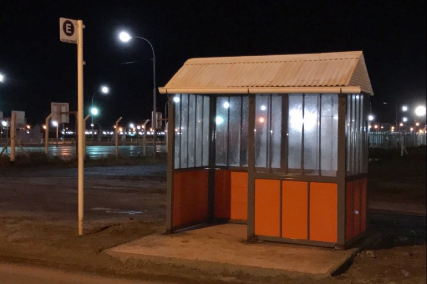 La policía encuentra a una menor borracha a las 4 am en una garita de colectivos La policía encuentra a una menor borracha a las 4 am en una garita de colectivos