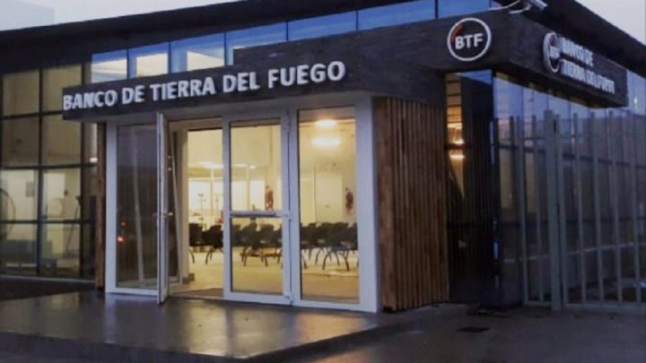 Efectivo policial sufrió increíble accidente mientras cumplía un servicio de guardia adicional en una entidad bancaria