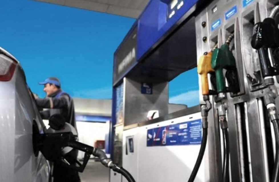 Nuevas subas de la nafta encienden la inflación de 2021