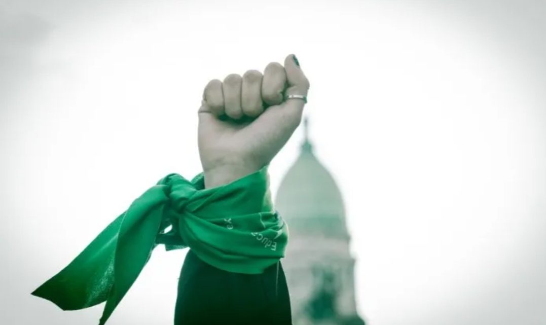 «Dónde llamar si me niegan el acceso a la IVE», la nueva campaña en redes sociales