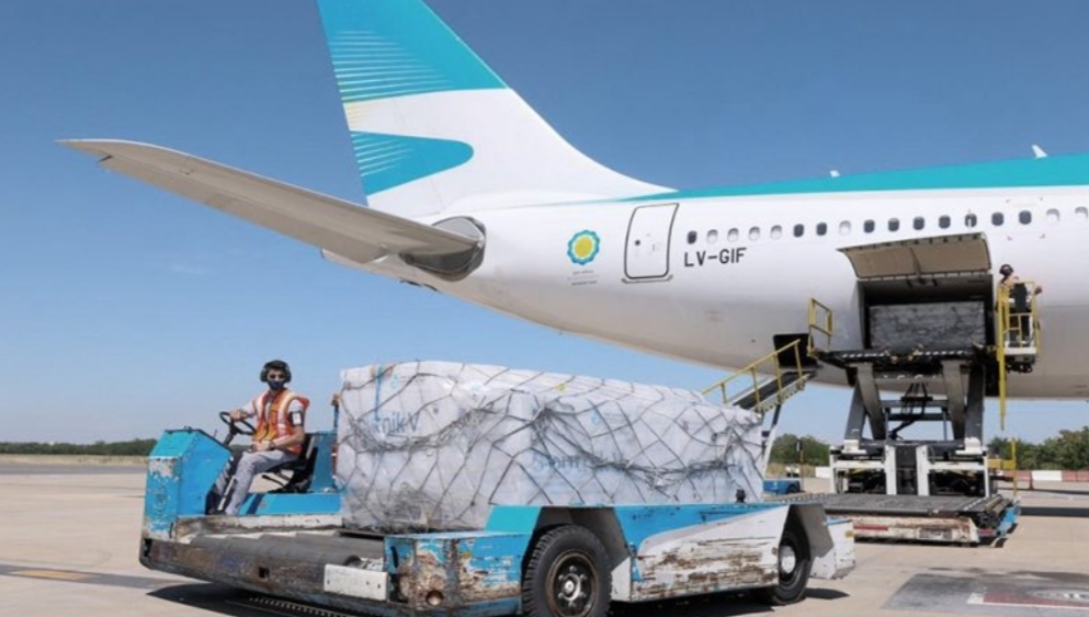Llegó a Ezeiza el vuelo de Aerolíneas que trajo de Rusia la segunda tanda de vacunas Sputnik V