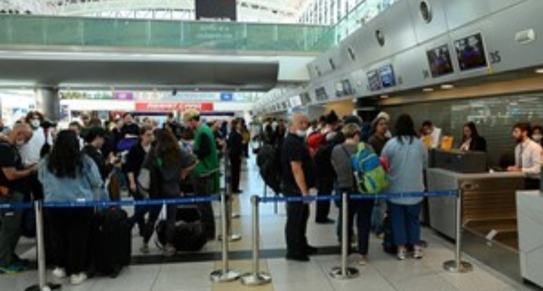 Detectaron a un viajero con la cepa británica del covid-19
