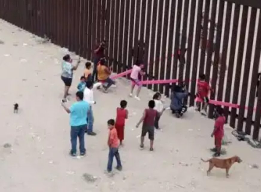 Un sube y baja para niños en la frontera entre Estados Unidos y México ganó el Premio de Diseño Beazley del Año Un sube y baja para niños en la frontera entre Estados Unidos y México ganó el Premio de Diseño Beazley del Año
