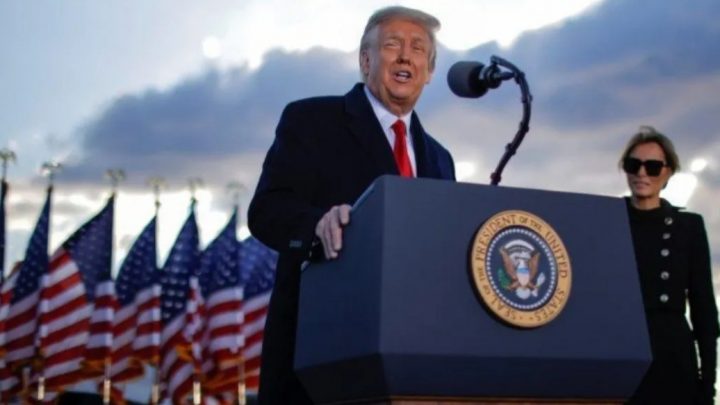 Donald Trump dejó el poder con un contundente mensaje: «Volveremos de alguna manera»