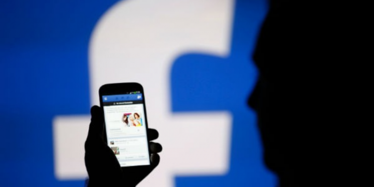 “Para aprobar los finales es sin tanga”: denunciaron a un docente por una publicación machista