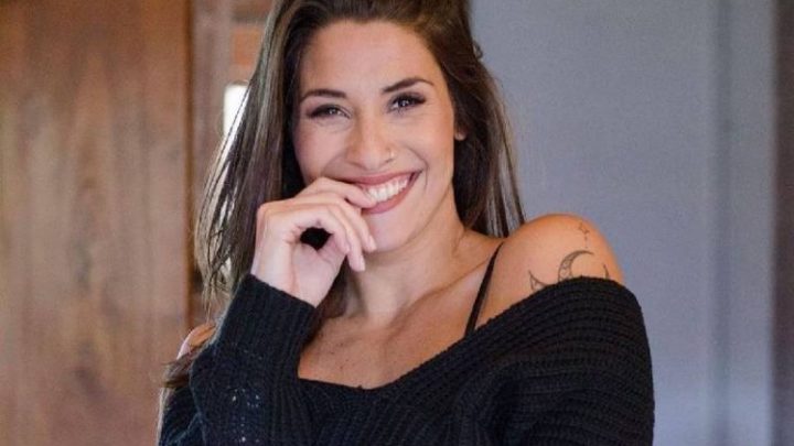 Sobre las piedras y en (peligrosa) microbikini, Ivana Nadal se dejó acariciar por el verano