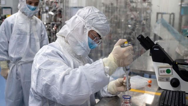 La combinación de las vacunas Sputnik V y AstraZeneca podría generar dos años de inmunidad