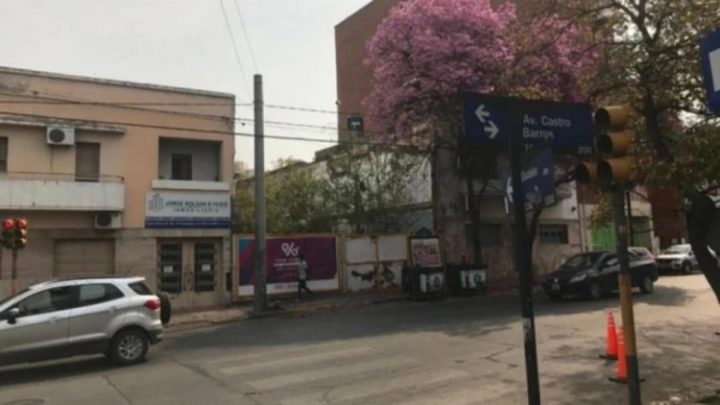 Le fue infiel a su pareja y ella lo escrachó con un pasacalles: “Bancate el embarazo de tu novia”