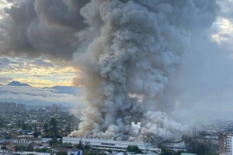 Chile: se incendió uno de los hospitales de niños más grandes de Santiago