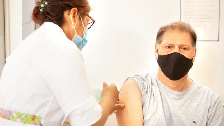 Grupos de riesgo, personal de seguridad y docentes serán los próximos en ser vacunados