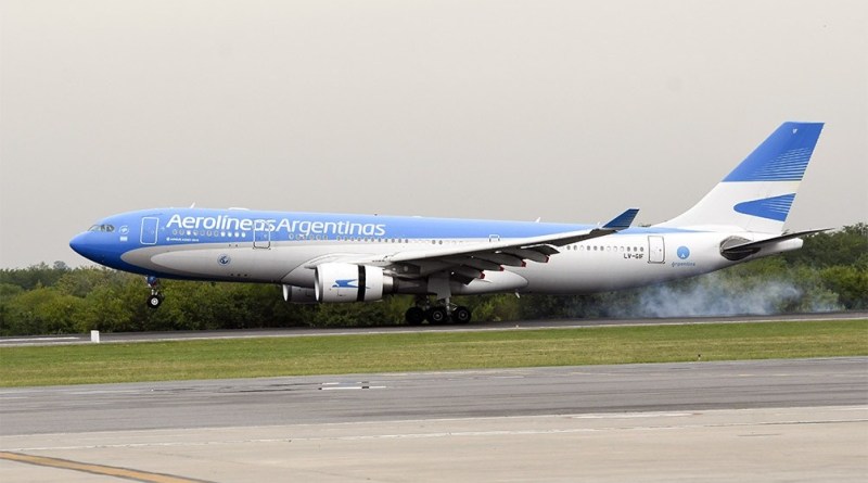 Llegó a Ezeiza el tercer vuelo de Aerolíneas Argentinas con vacunas desde Moscú Llegó a Ezeiza el tercer vuelo de Aerolíneas Argentinas con vacunas desde Moscú