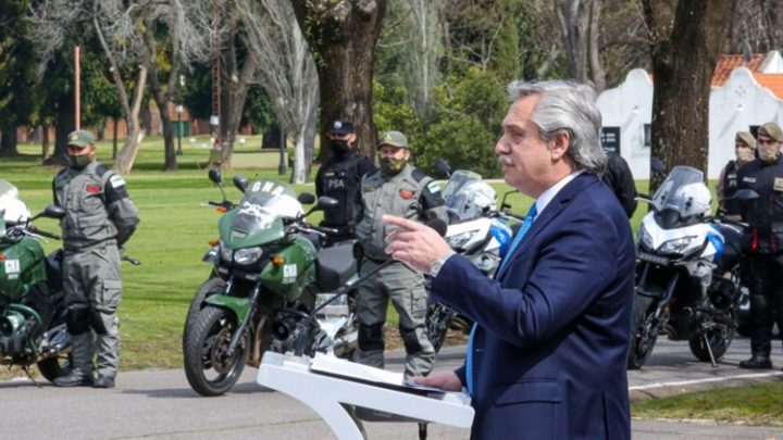 Fuerzas de seguridad para disipar aglomeraciones y toque de queda sanitario