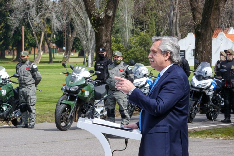 Fuerzas de seguridad para disipar aglomeraciones y toque de queda sanitario