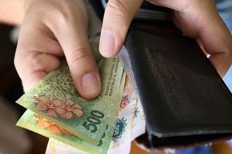 Aumento salarial para empleados de comercio y gastronomicos
