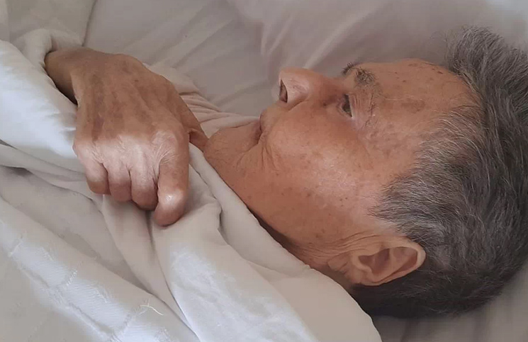 Enterraron a una mujer que murió por coronavirus y apareció (viva) en el geriátrico 10 días después